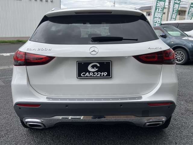 Mercedes-Benz GLA-Class 11
