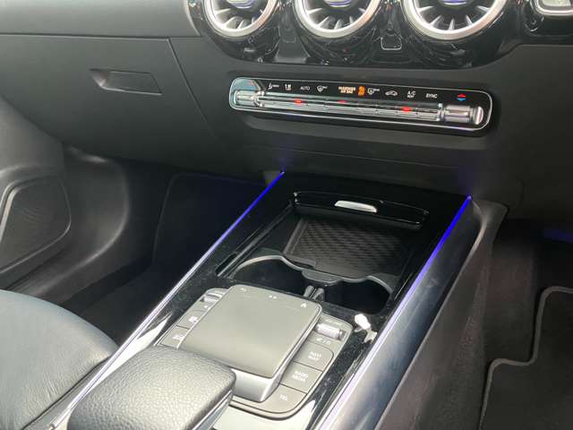 Mercedes-Benz GLA-Class 8