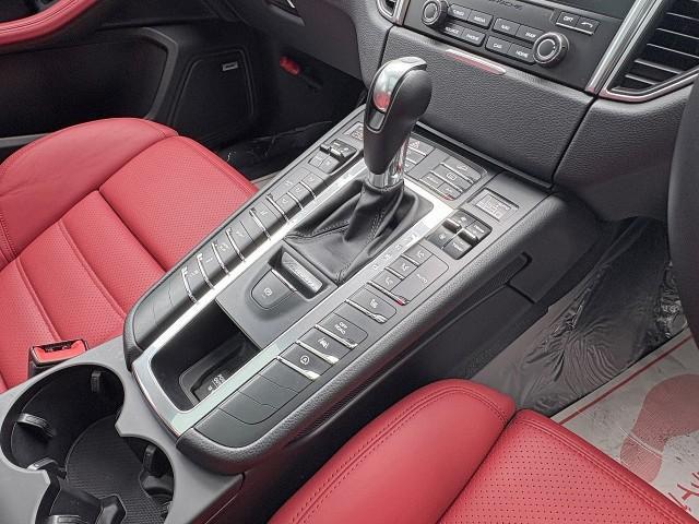 Porsche Macan 11