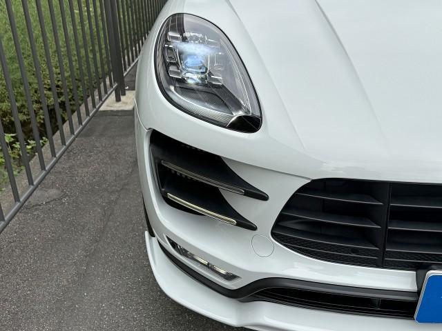 Porsche Macan 8