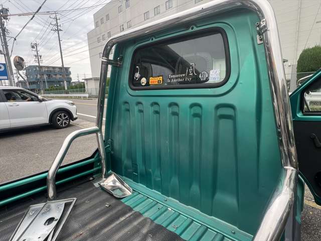 Daihatsu Midget II 12