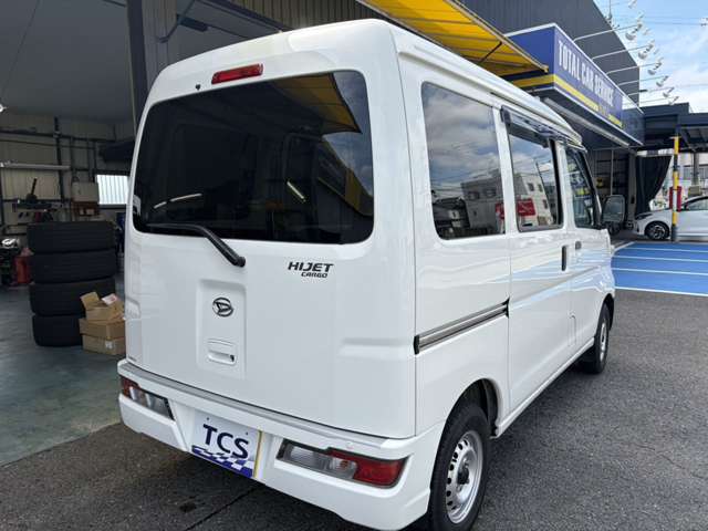 Daihatsu Hijet Cargo 4