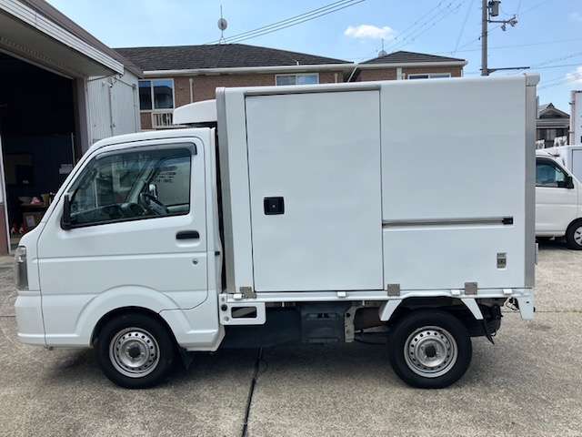 Nissan NT100 Clipper 5