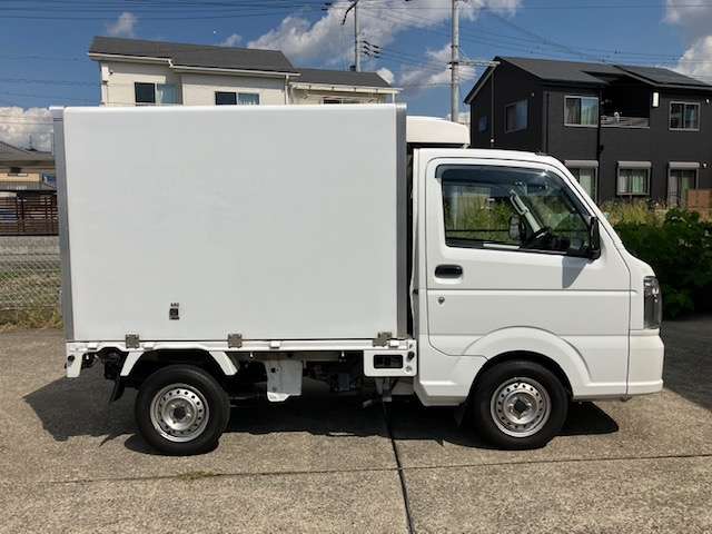 Nissan NT100 Clipper 6