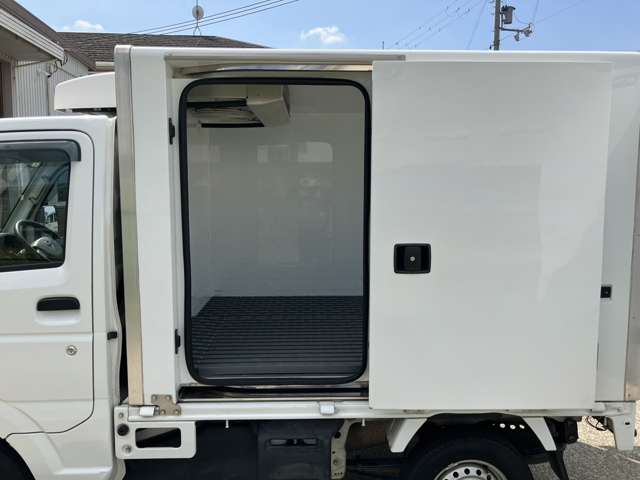 Nissan NT100 Clipper 7