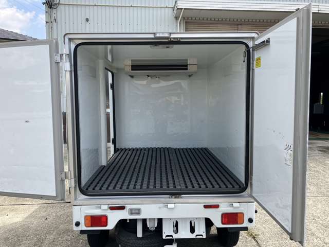 Nissan NT100 Clipper 8