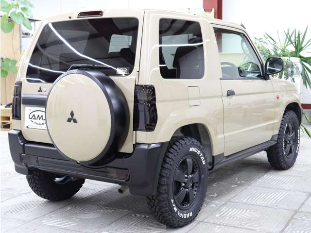 Mitsubishi Pajero Mini 12