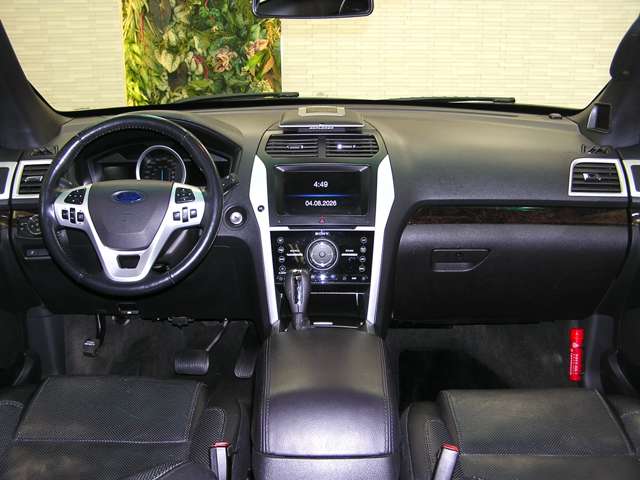 Ford Explorer 8