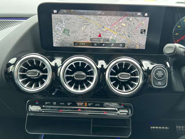 Mercedes-Benz GLA-Class 12