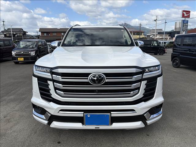 Toyota Land Cruiser 300 2