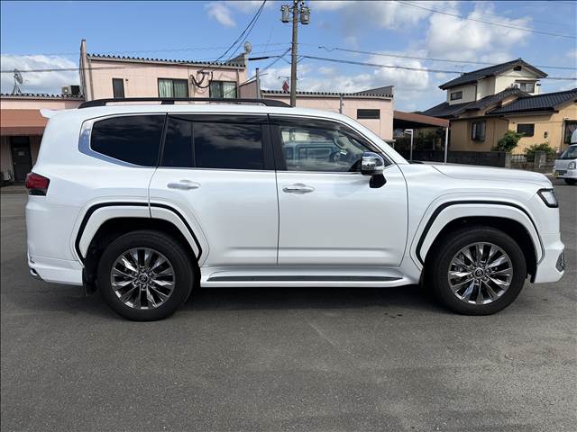 Toyota Land Cruiser 300 4