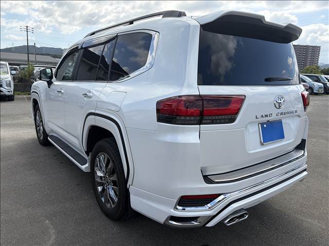 Toyota Land Cruiser 300 6