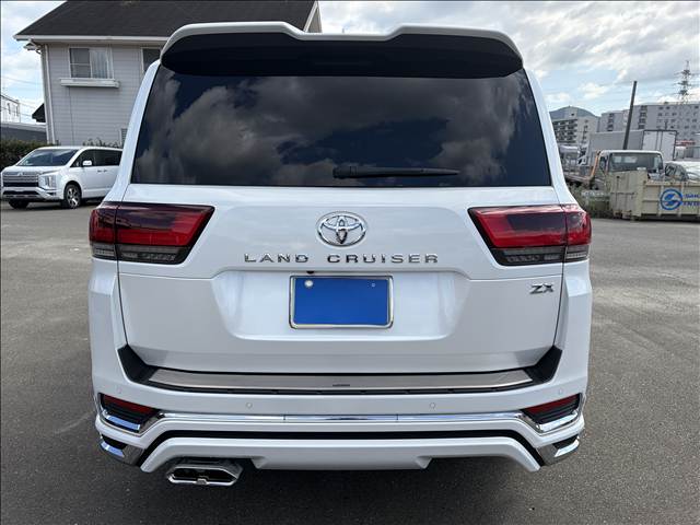 Toyota Land Cruiser 300 7