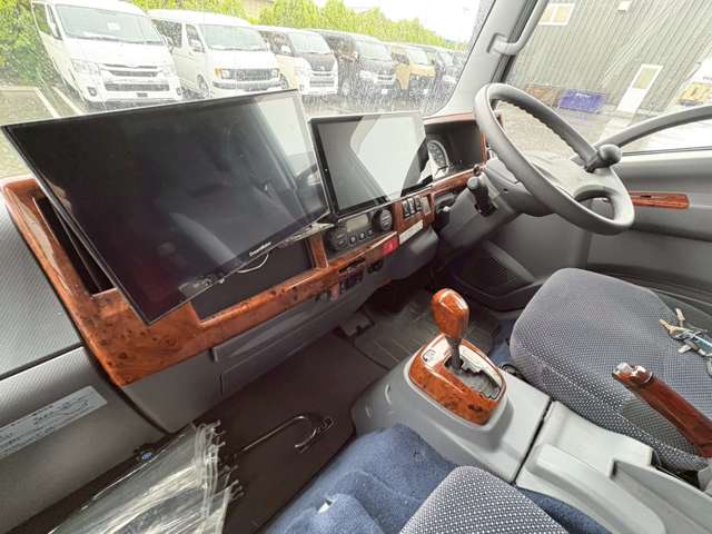 Isuzu Become 3