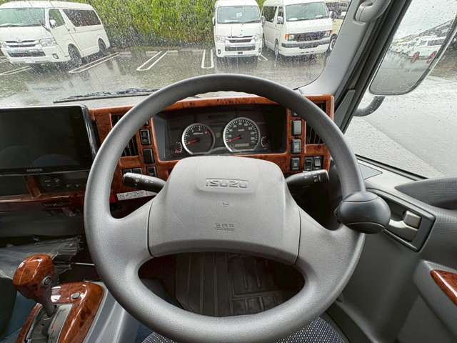 Isuzu Become 9
