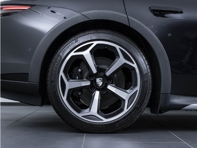 Porsche Taycan Cross Turismo 11