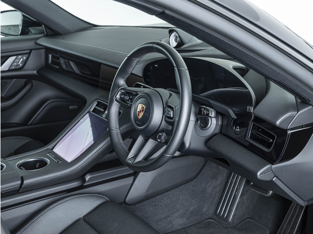 Porsche Taycan Cross Turismo 12