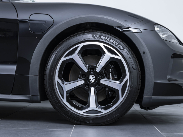 Porsche Taycan Cross Turismo 10
