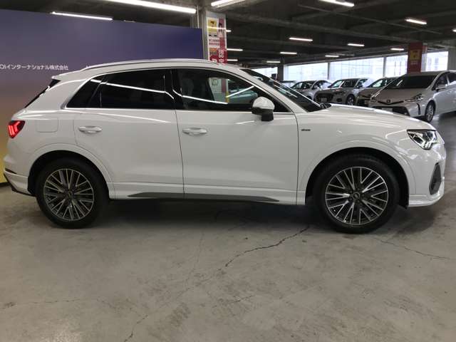 Audi Q3 11