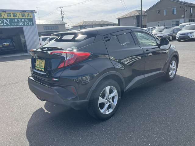 Toyota C-HR 4