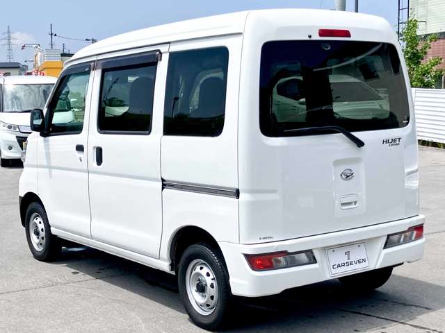 Daihatsu Hijet Cargo 9