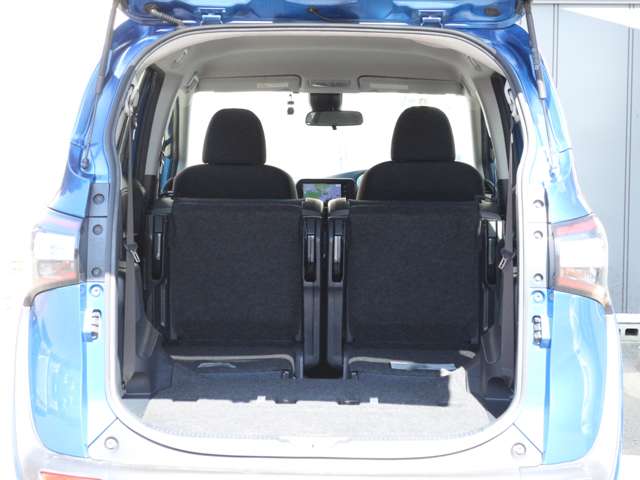 Toyota Sienta 11