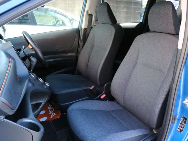 Toyota Sienta 5
