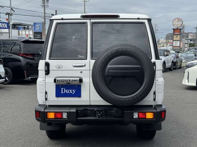 Toyota Land Cruiser 70 13