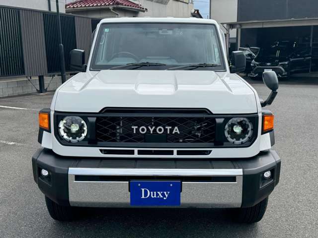 Toyota Land Cruiser 70 8