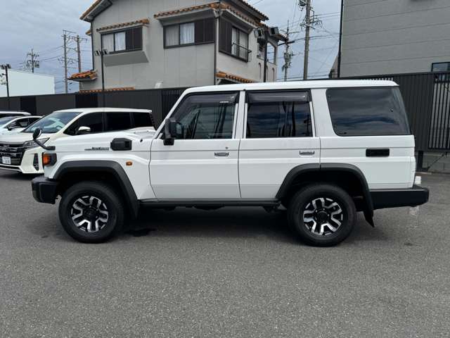 Toyota Land Cruiser 70 11