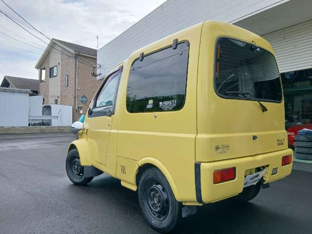 Daihatsu Midget II 6
