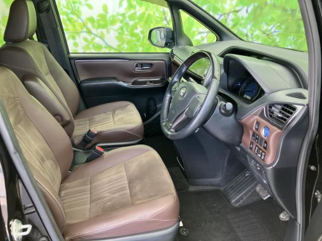 Toyota Esquire 2