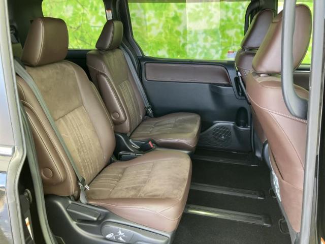 Toyota Esquire 7