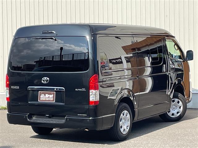 Toyota Hiace Van 4