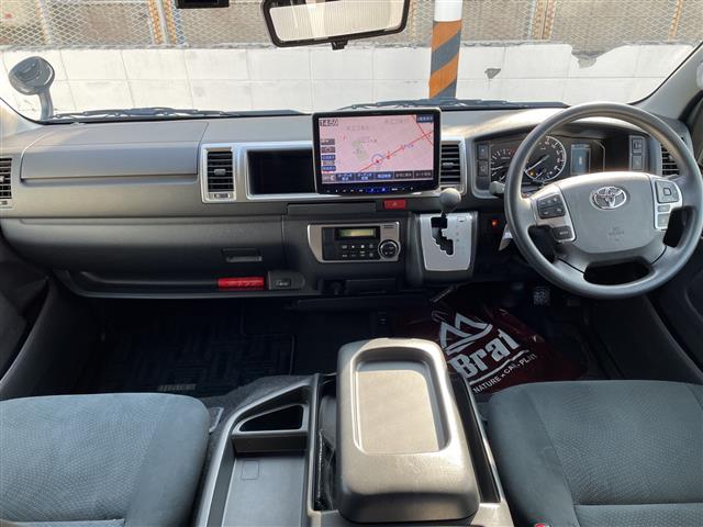 Toyota Hiace Van 5