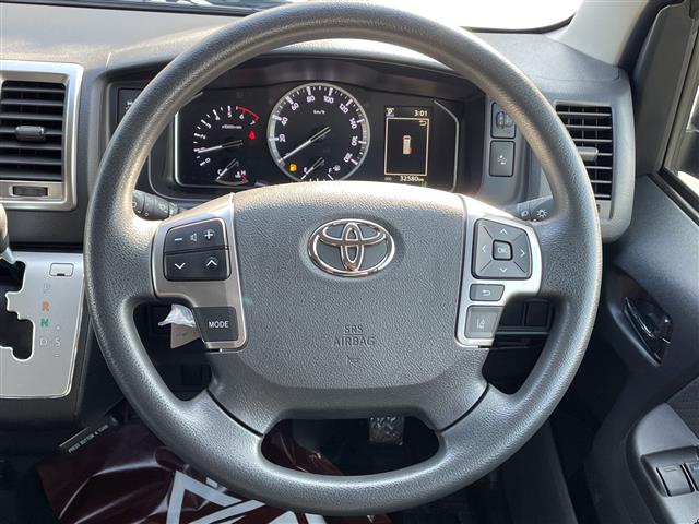Toyota Hiace Van 7