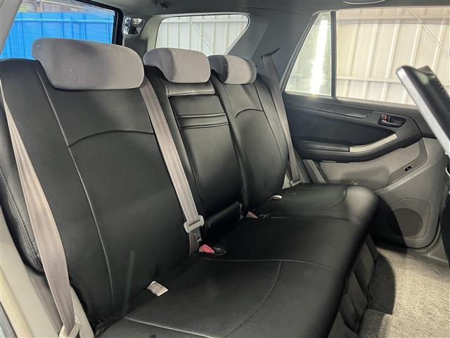 Toyota Hilux Surf 7