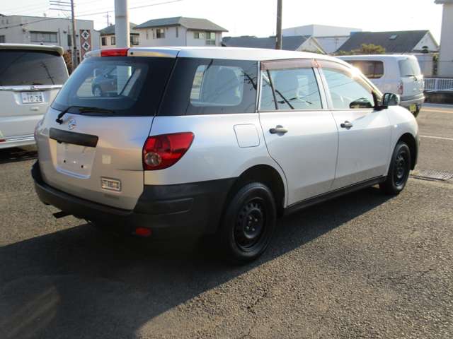 Nissan AD 5