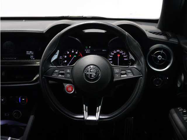Alfa Romeo Stelvio 5