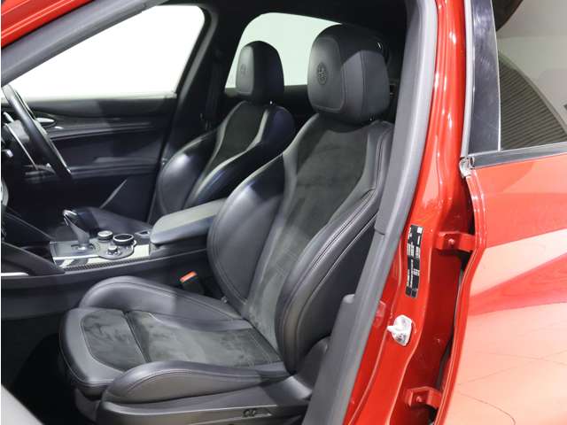 Alfa Romeo Stelvio 8