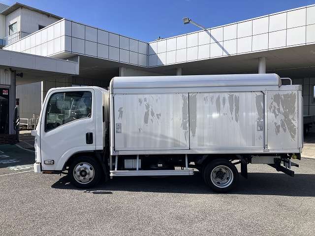Isuzu Elf 4