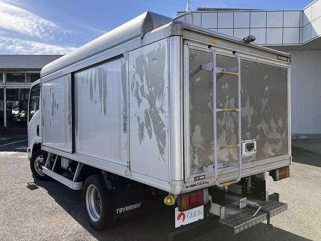 Isuzu Elf 6