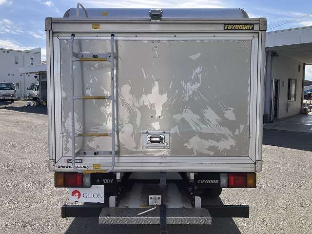 Isuzu Elf 7