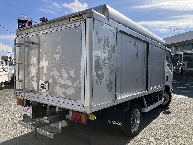 Isuzu Elf 8
