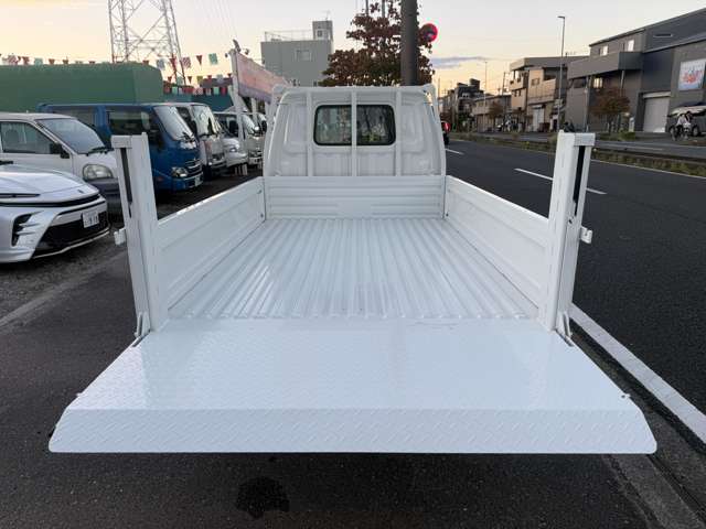 Mazda Bongo Truck 10