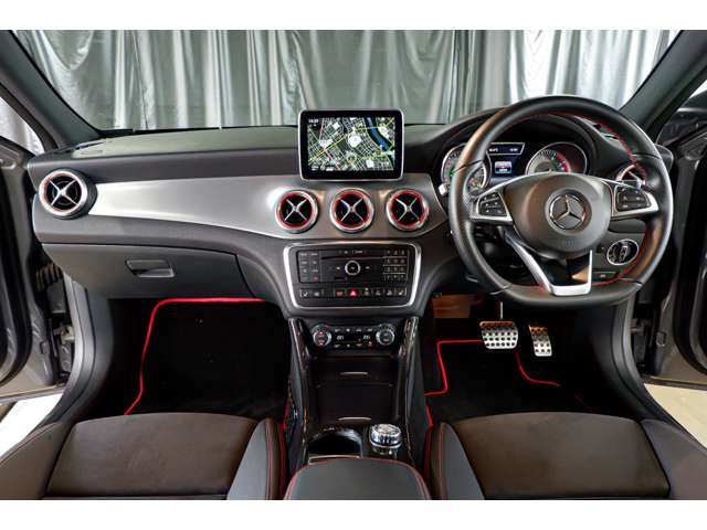 Mercedes-Benz GLA-Class 12