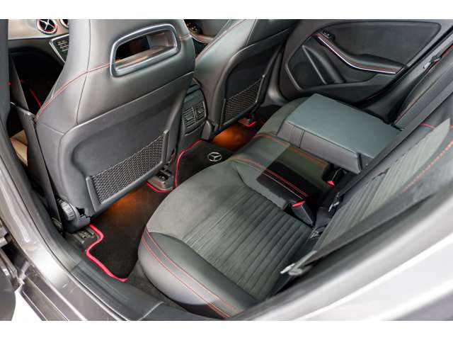 Mercedes-Benz GLA-Class 10