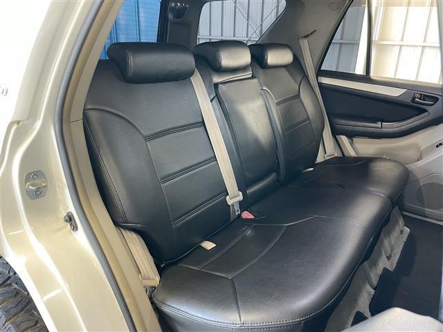Toyota Hilux Surf 7