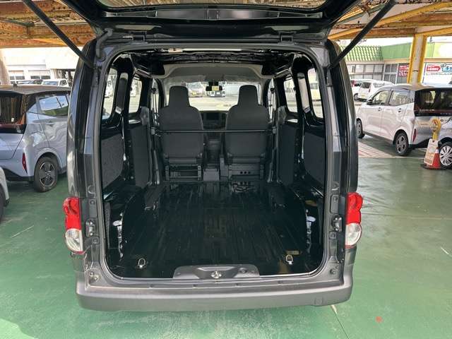Nissan NV200 Vanette Van 11