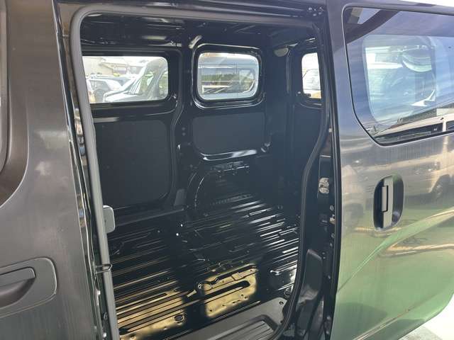 Nissan NV200 Vanette Van 6